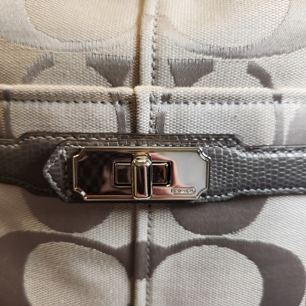 Coach Chelsea Ashlyn Hobo in Gray Signature Jacquard Canvas And Leather Trim - Picture 3 of 16